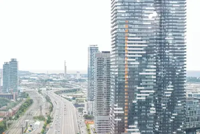 Image de Central 2 bed Condo in Downtown Toronto + Free Parking_Mins from everything