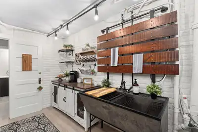 Image de Mountain Charm in the City - Fireplace, Parking, WiFi