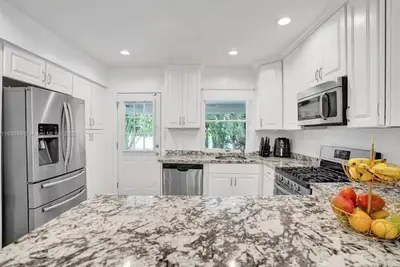 Image de House with heated pool and relaxation area