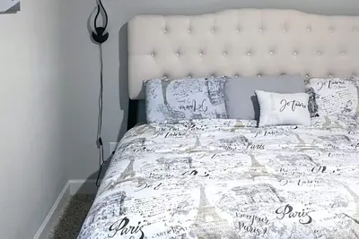 Image de Spacious King Bedroom in shared Newly Built House in Anna with 2\/1 bathroom