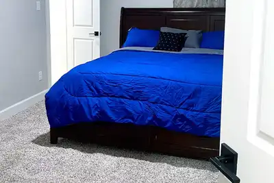 Image de Private Room Beautiful, Quite, Clean king bed Newly Built home.