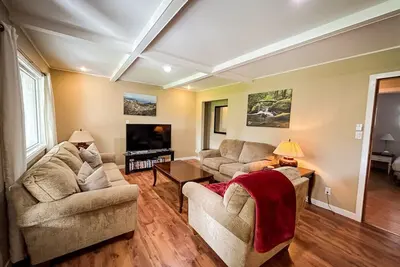 Image de 5 Bedroom Central Penticton Home