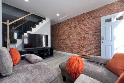 Image de Pig Town Charm 2-Bd/2-Bath Row House in Baltimore- friendly neighborhood