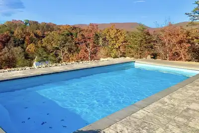 Image de Island in the Sky-Shenandoah Valley  with Heated Pool, Game Rm, Hot-Tub, Views