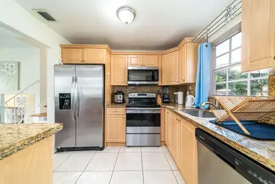 Image de Boutique Heated Pool, Large Home, Top-Location.