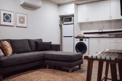Image de Loft in the heart of Devonport, with bike storage