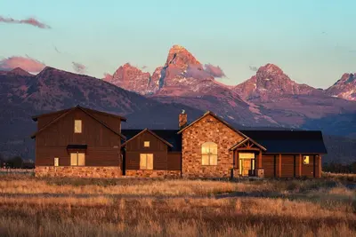 Image de Grand Teton Painted Pony House w Ac, Heated Garage, and Hot Tub