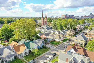 Image de 3br Downtown Charm, Convenient Locale!