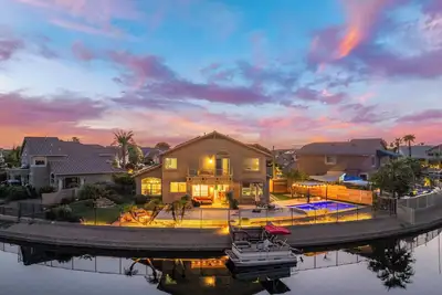 Image de Luxury Lakehouse, Heated Pool with Sunken bar