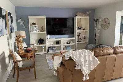 Image de Hollywood Beach Getaway - Spacious  2-bedroom 2 bath apartment with Ac & WiFi