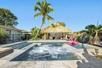 Image de ☀️Summer Getaway 🌺 Pool • Spa • Steps to Atlantic