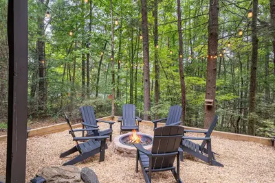 Image de Relaxing Getaway Near Downtown Blue Ridge 3br - 2 Bath - Hot Tub & Fire Pit