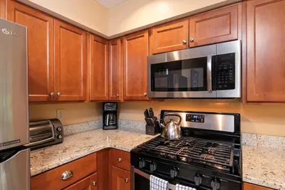 Image de Comfy and Modern Ski Condo at Okemo's Winterplace - Steps Away from Ski Trails with Indoor Pool Access