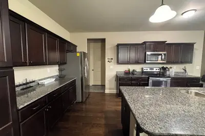 Image de Furnished Home with 4 Bedrooms and Prime Location for Nurses & Executives