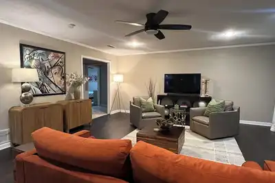 Image de Gainesville Getaway. Newly remodeled home minutes from WinStar and Nctc