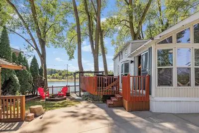 Image de On Lake Minnehaha, The Funky Turtle @ Lakeshore Camp Resort with all the Campground Amenities!