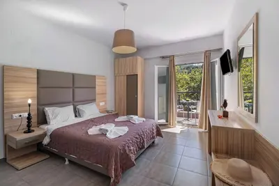 Image de Studio 'Deluxe 2 Adults - A' avec terrasse partagée, Wi-Fi et climatisation