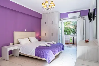 Image de Studio 'Deluxe 2 Adults - E' avec terrasse partagée, Wi-Fi et climatisation