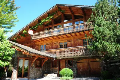 Image de Maison de vacances 'Chalet Le Pré Caro' avec vue sur montagne, terrasse privée et Wi-Fi