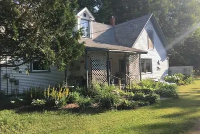 Image de Lakeview Farmhouse with private beach access and on snowmobile Vast trail.