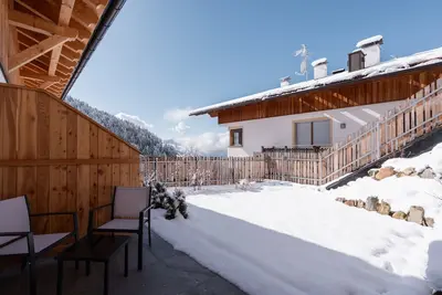 Image de Appartement 'Huberhof Arnika' avec vue sur les montagnes, terrasse privée et Wi-Fi