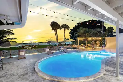 Image de Waterfront Villa w/ Pool Game Room