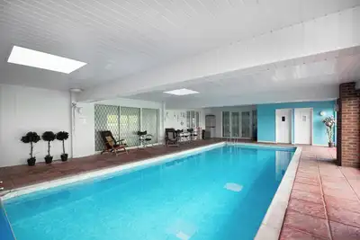 Image de A wonderful Lodge with its own completely private heated indoor swimming pool.