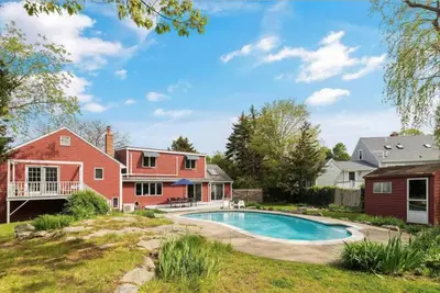 Image de Rockport Pool House w/ Yard+Grill l 4br/3ba l Park and Walk to Bearskin Neck!