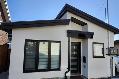 Image de Central & Modern 2 Bedroom Whole House In Vancouver - 10 mins to Dt & airport