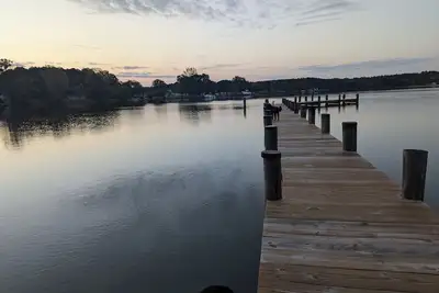 Image de Relaxing, spacious 5br house on the Hudson Creek in charming Cambridge