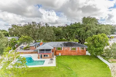 Image de New Listing! Beautiful Lake View Retreat Drivable to Theme Parks