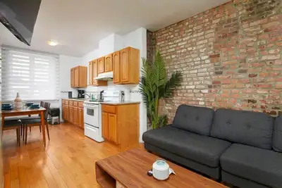Image de Elegant 4br residence in downtown Montreal.