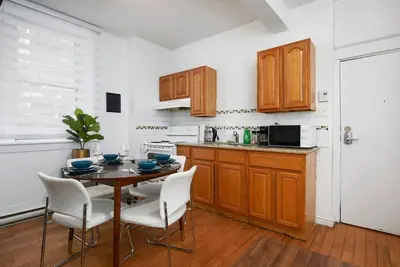 Image de Top Location | Sleek 3br Downtown Montreal