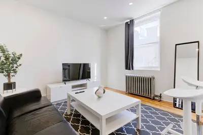 Image de Stylish 1-Bedroom Apartment in Berri Uqam