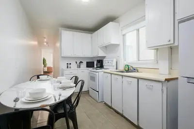 Image de Sunlit 2br in Plateau Mont-Royal | Downtown