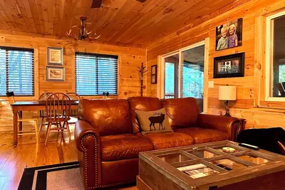Image de Cozy, Stylish Cabin Near Blue Ridge, Murphy, Blairsville; Hot Tub; Fire Pit