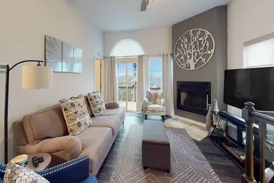 Image de On Mountaintop with beautiful views!