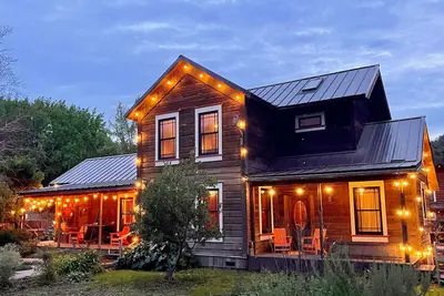 Image de The Knotty Oak - Homestead - House #1 of 3 - Walk to wineries\/dinner\/Lemons Mkt!