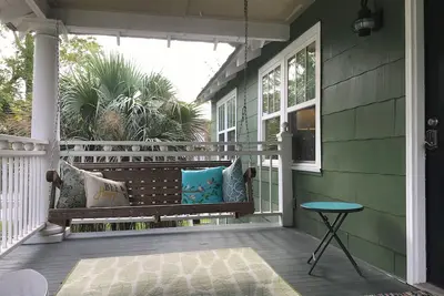 Image de Charming 2-bedroom apartment in the heart of Ocean Springs.
