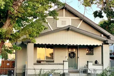 Image de LoHi Bungalow - With Hot Tub!