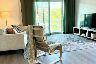 Image de Modern Condo Near the Beach with Comfort and Style