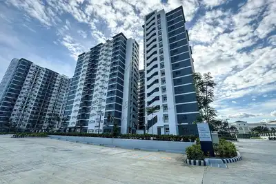 5-Minute Walk to Sm City Iloilo Cozy Studio Condo w/ Balcony in Iloilo City