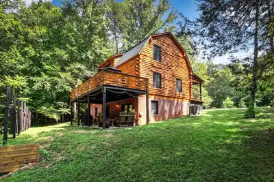 Image de Lilla’s Cozy Cabin: Where Comfort Meets Fun!