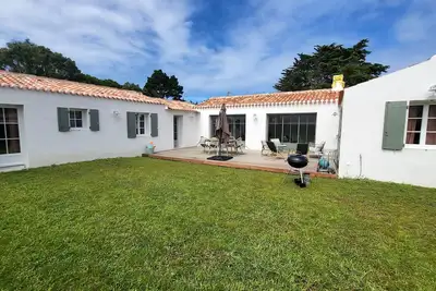 Maison neuve en plein cœur de l'île, à 5 minutes du port et de la plage