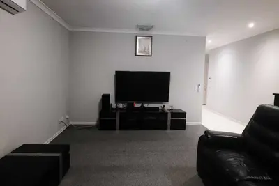Image de Spacious 3-Bedroom Home, 5 Mins to Westfield, South Morang Station & Schools