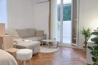 Image de City-Center • Near Beach • A/C • Key Box • 7min to Train Station • Visitor Guide