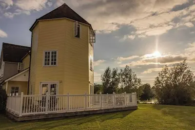 Image de Solius Lodge - your Lakeside Castle