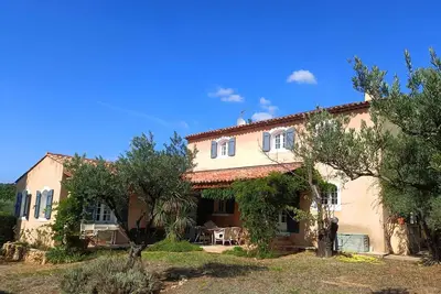 Image de Spacious 6 pers villa with separate 4pers Cabanon near cosy Provencal town
