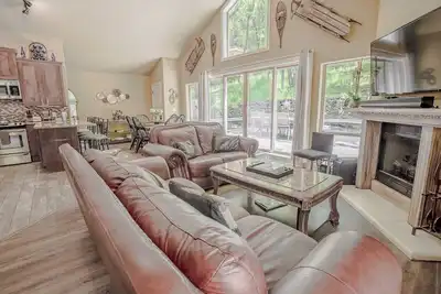 Image de Dwntn, New Hot Tub, Trailer Parking, Dog Friendly