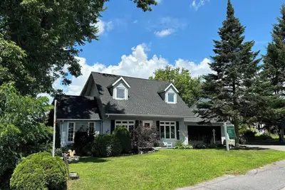 Image de Downtown Brockville Home \n